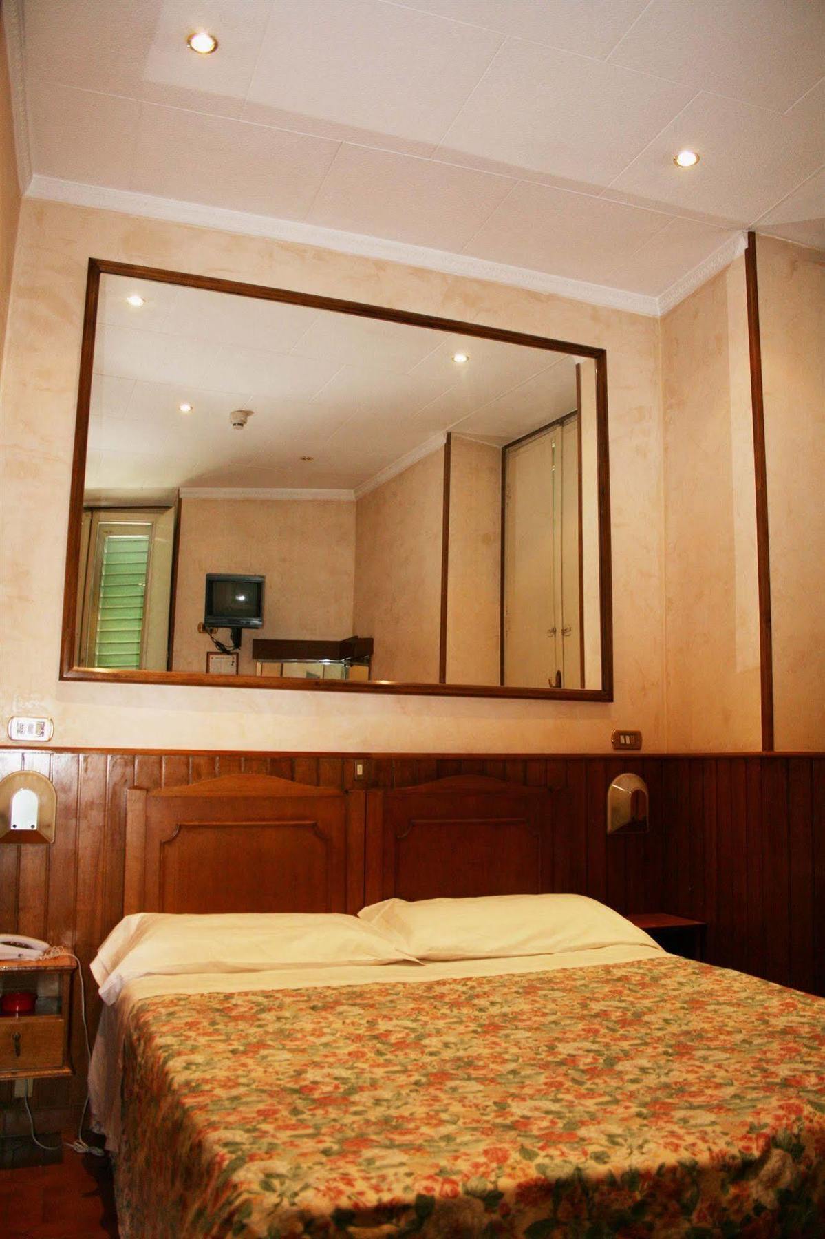 Hotel Lorena Флоренция Екстериор снимка